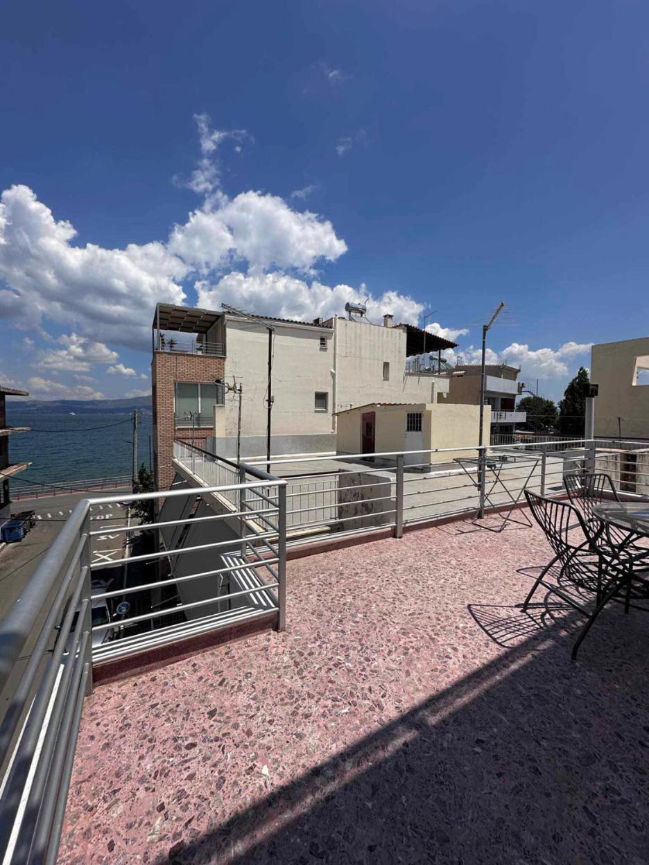 Beach Front Apartment Nea Palatia Eksteriør billede
