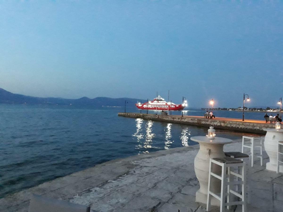 Beach Front Apartment Nea Palatia Eksteriør billede
